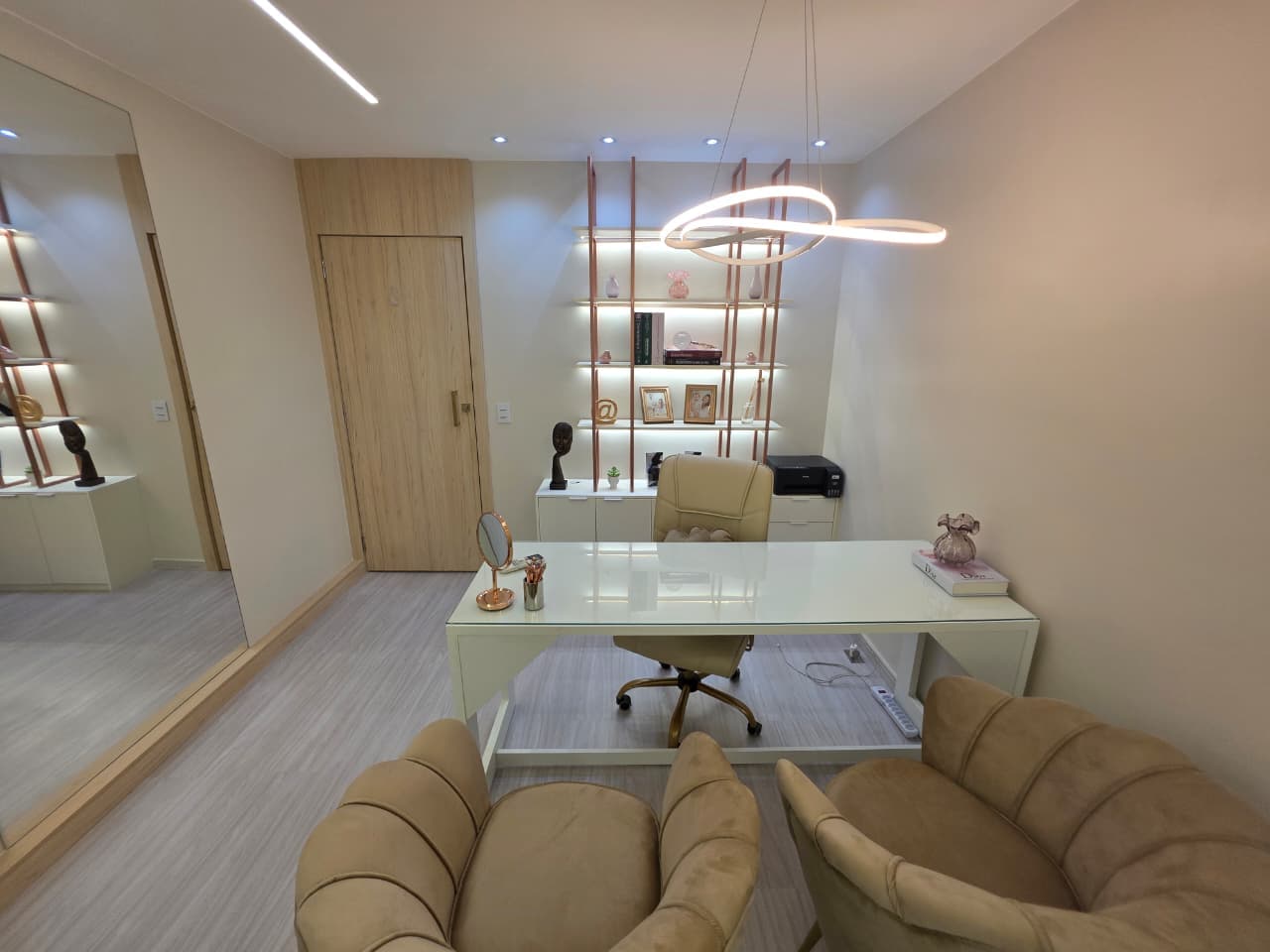 Sala de atendimento (outro ângulo)